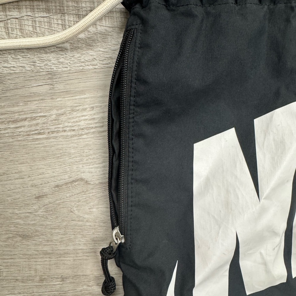 Nike Drawstring Bag - Picture 3 of 3